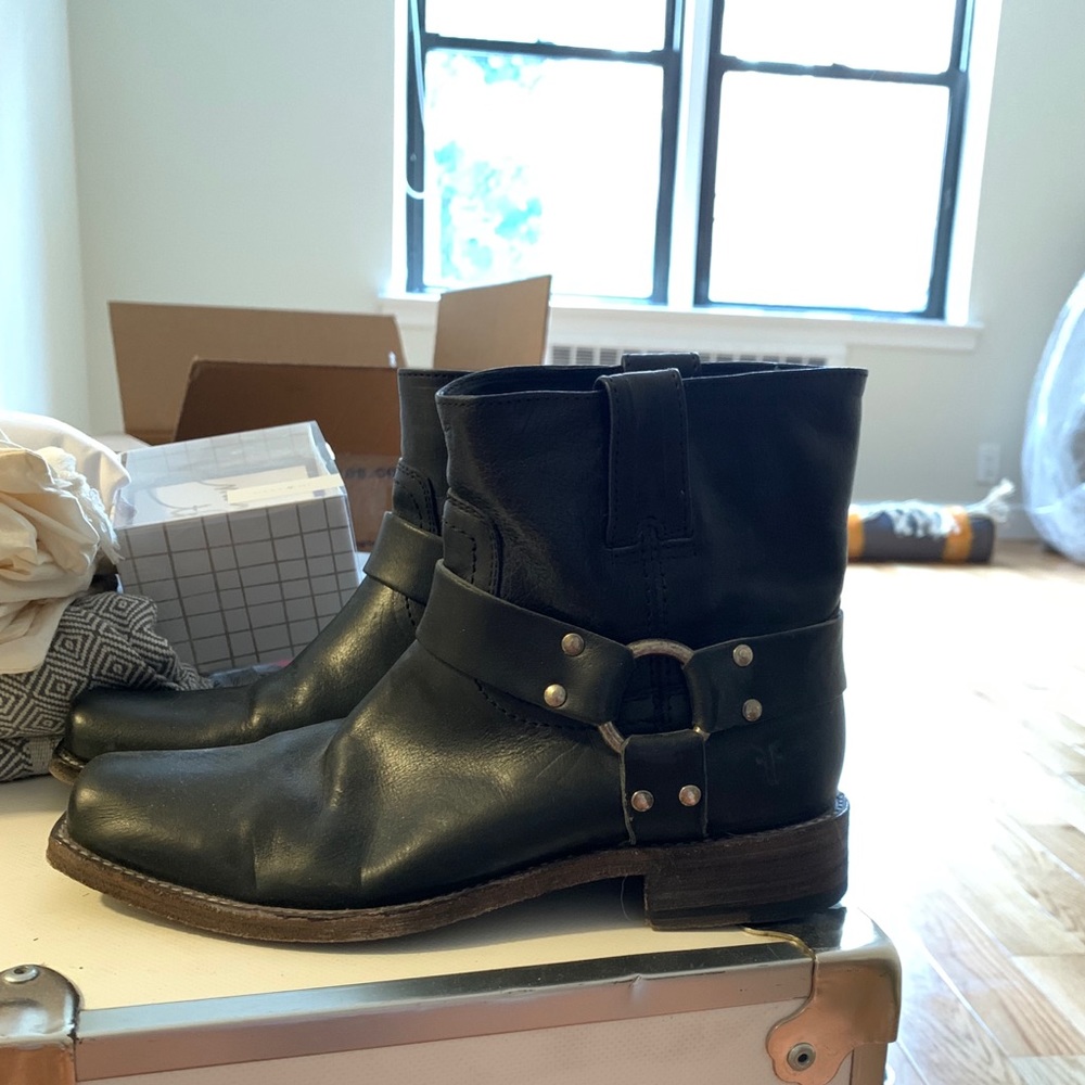 Pristine condition Frye Booties Size 8